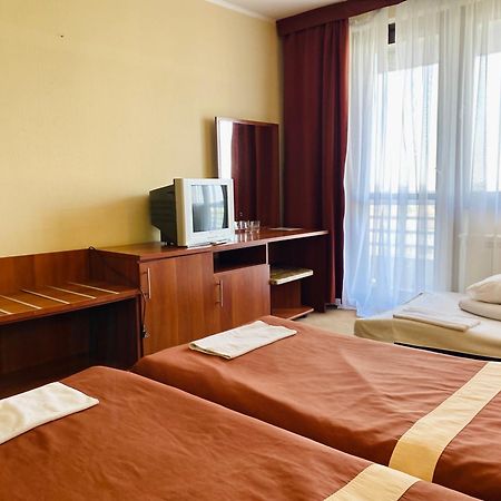 Intourist-Zakarpattia Hotel 乌日霍罗德 外观 照片