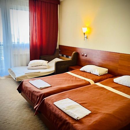 Intourist-Zakarpattia Hotel 乌日霍罗德 外观 照片