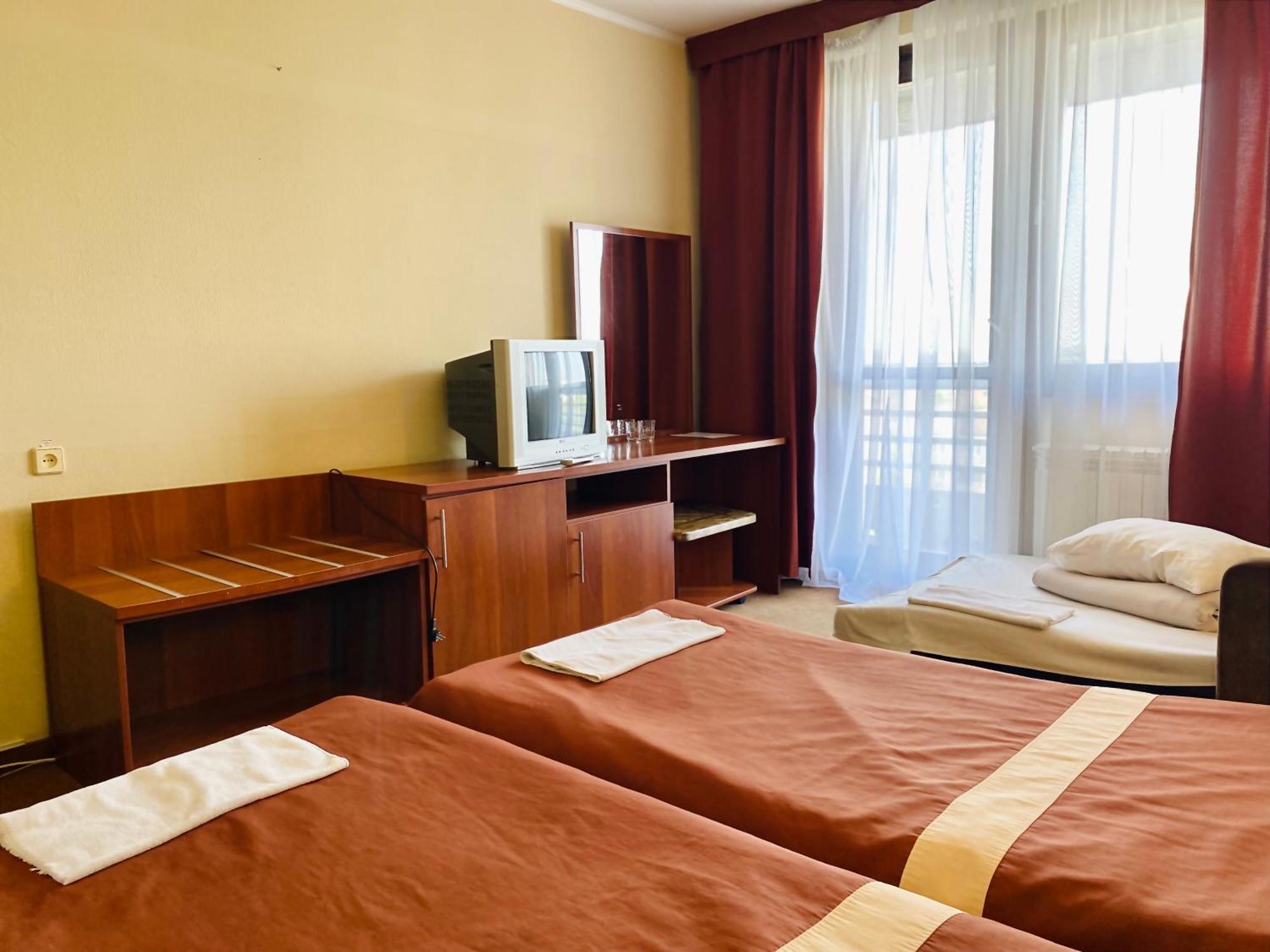 Intourist-Zakarpattia Hotel 乌日霍罗德 外观 照片