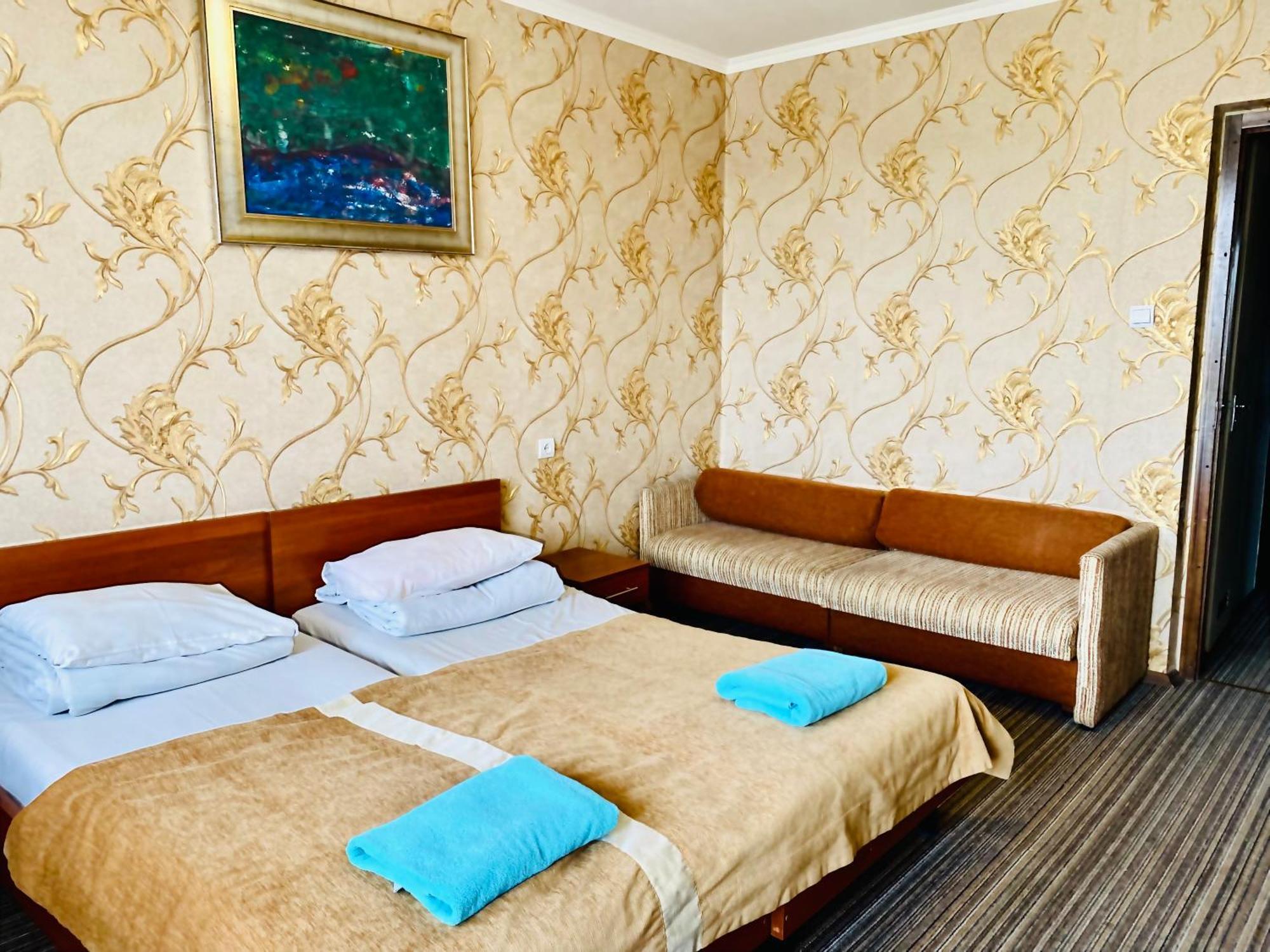 Intourist-Zakarpattia Hotel 乌日霍罗德 外观 照片