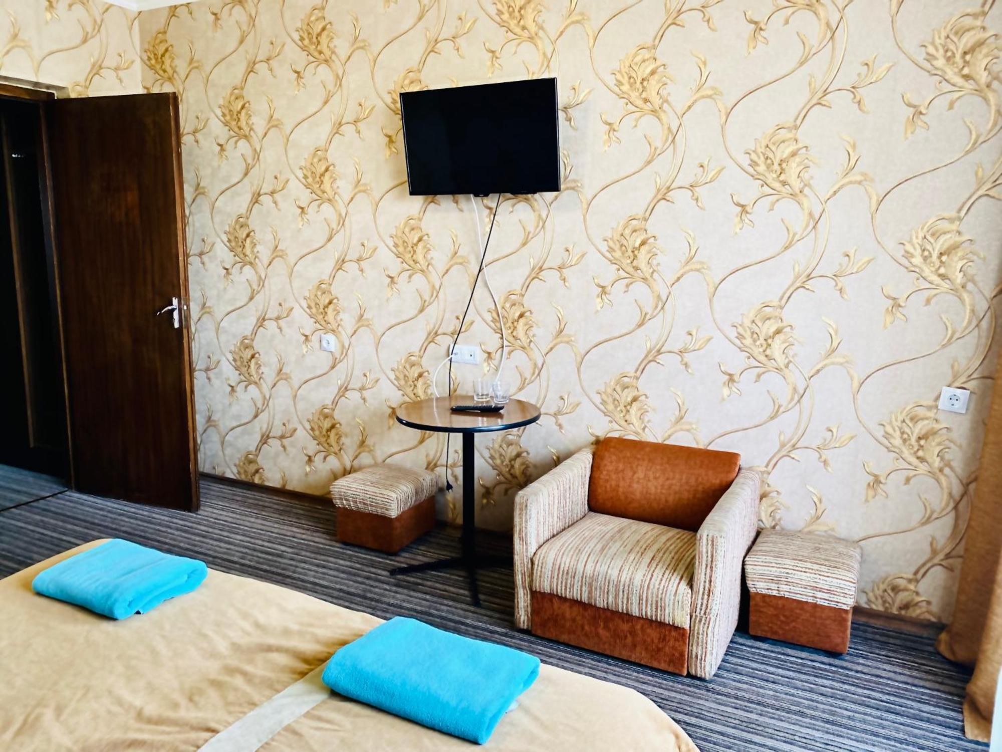 Intourist-Zakarpattia Hotel 乌日霍罗德 外观 照片