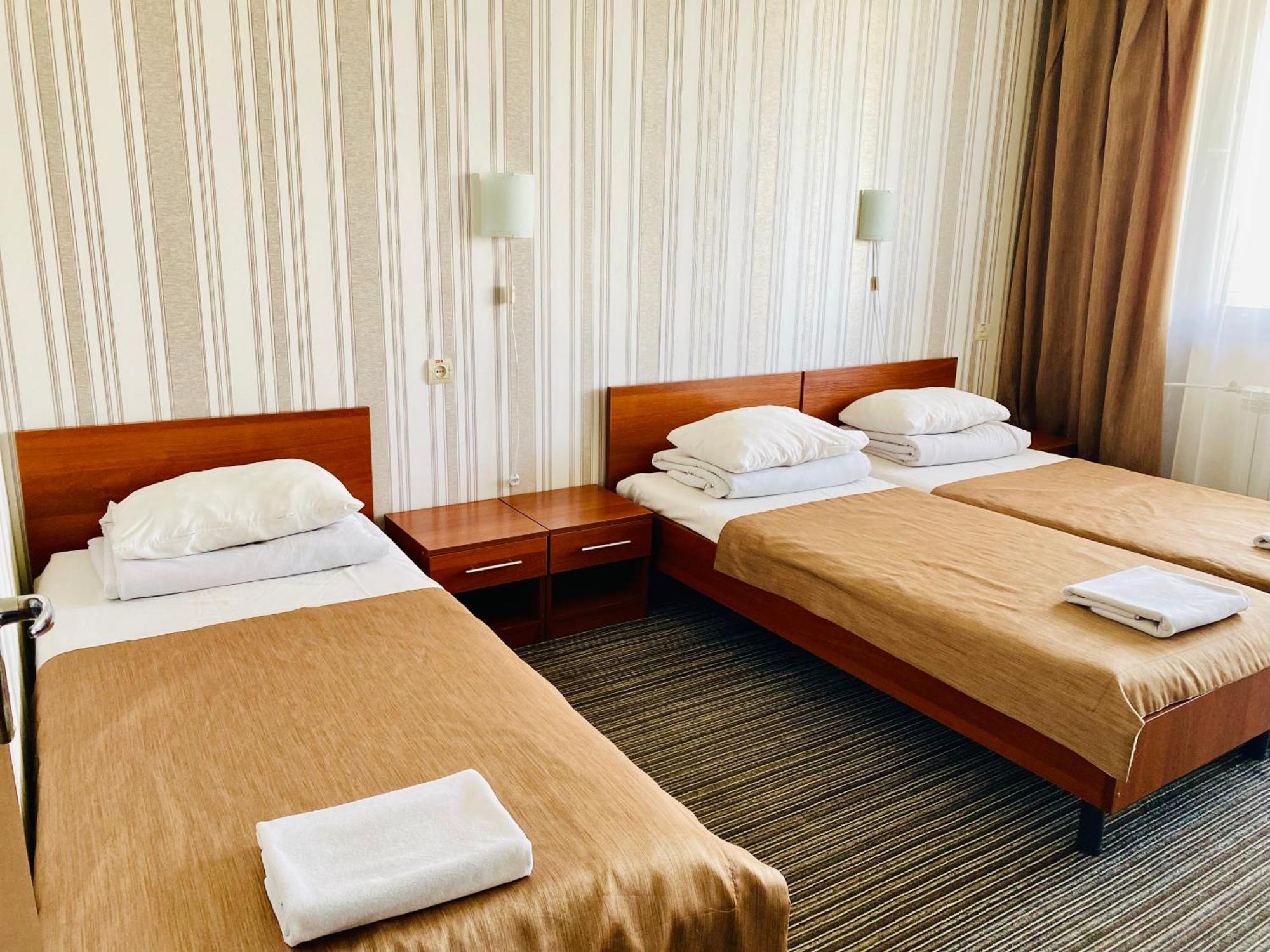 Intourist-Zakarpattia Hotel 乌日霍罗德 外观 照片