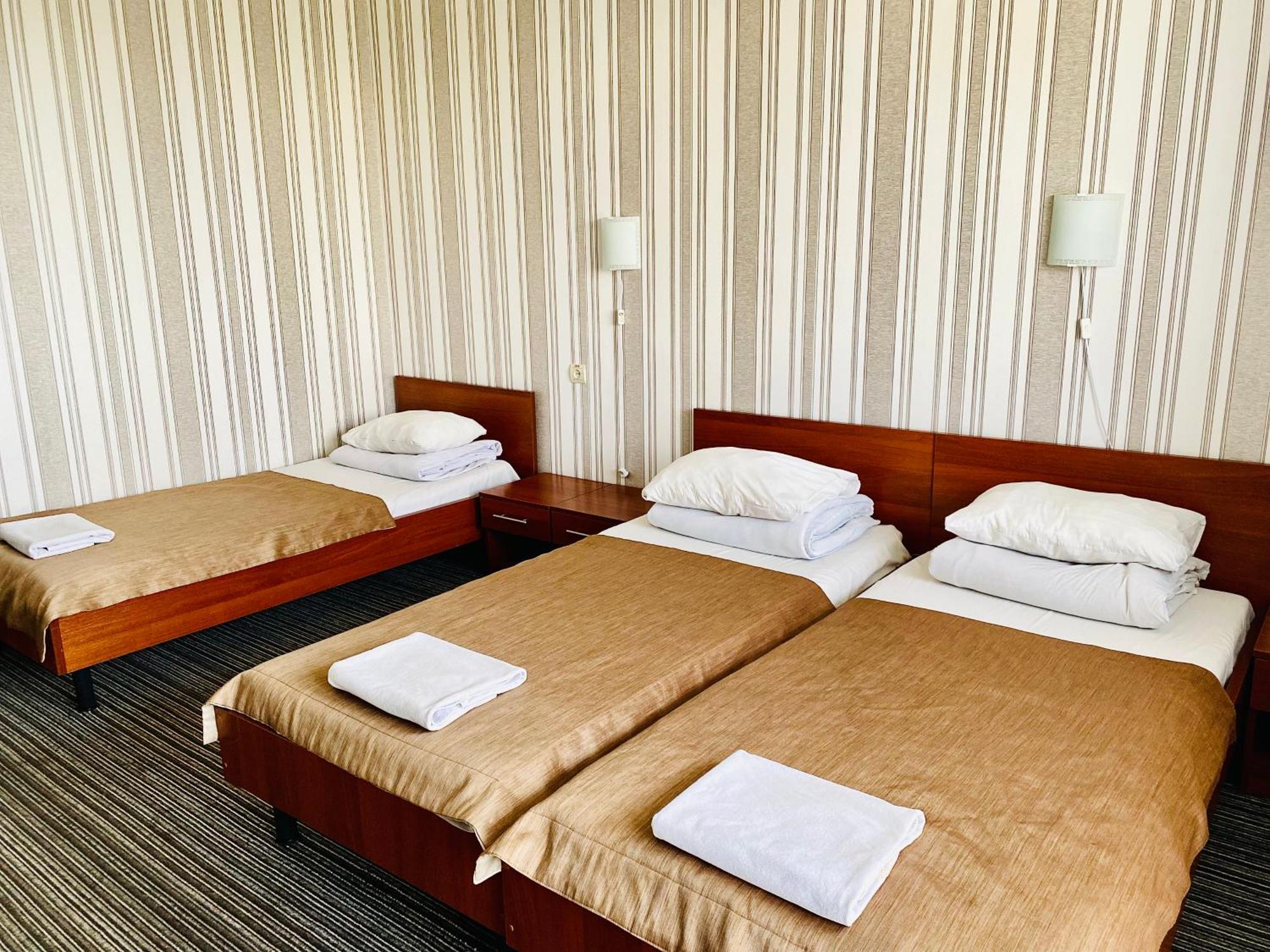 Intourist-Zakarpattia Hotel 乌日霍罗德 外观 照片