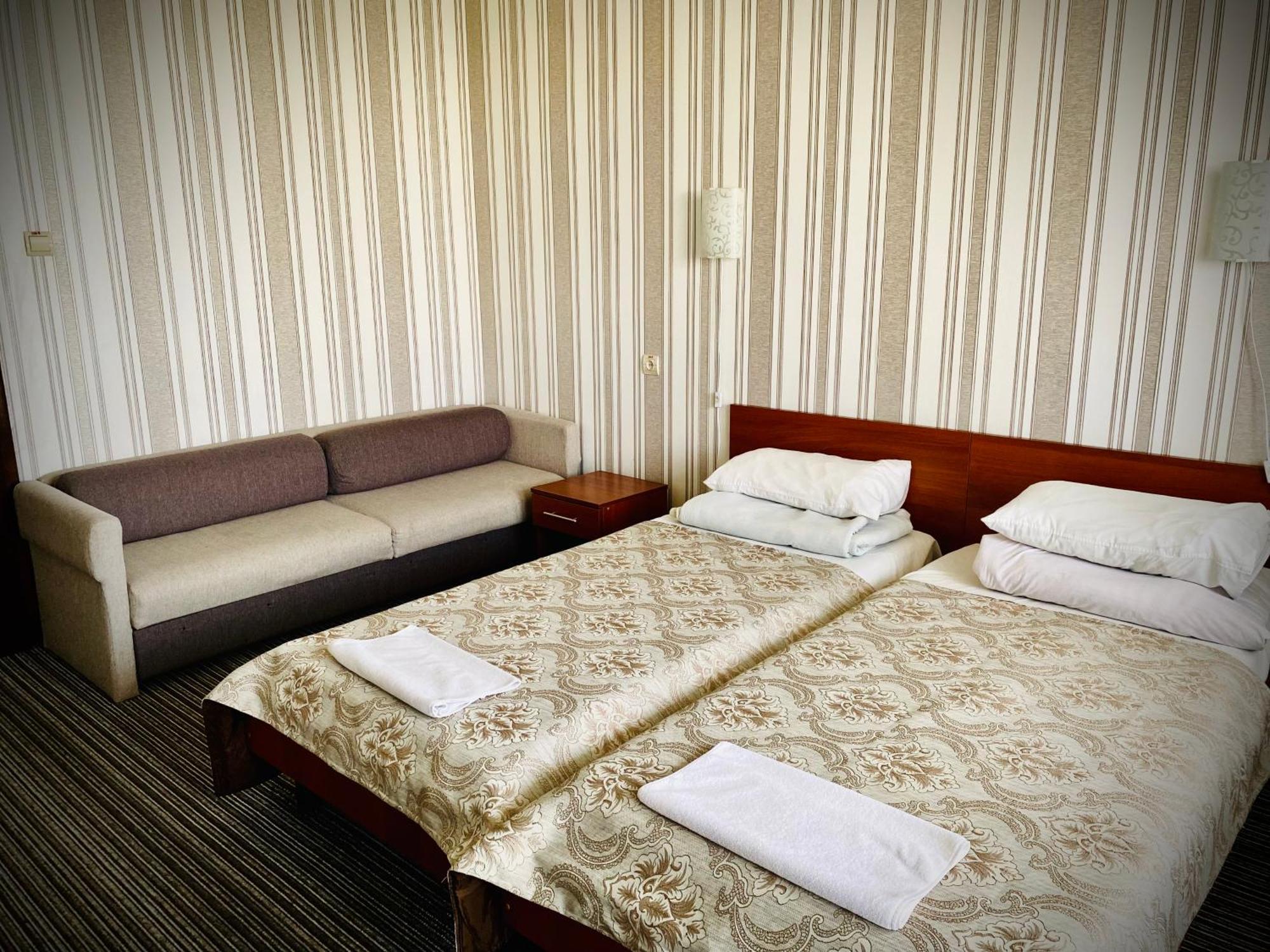 Intourist-Zakarpattia Hotel 乌日霍罗德 外观 照片
