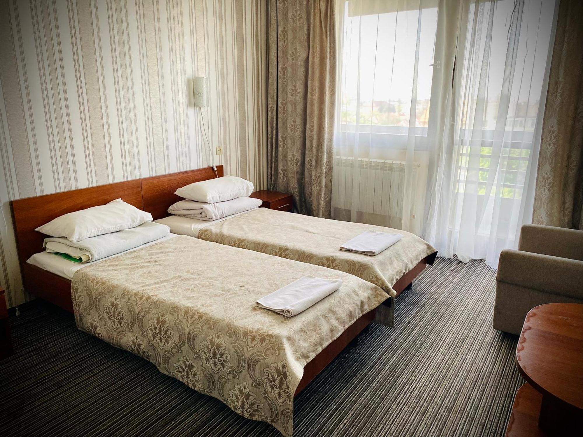 Intourist-Zakarpattia Hotel 乌日霍罗德 外观 照片