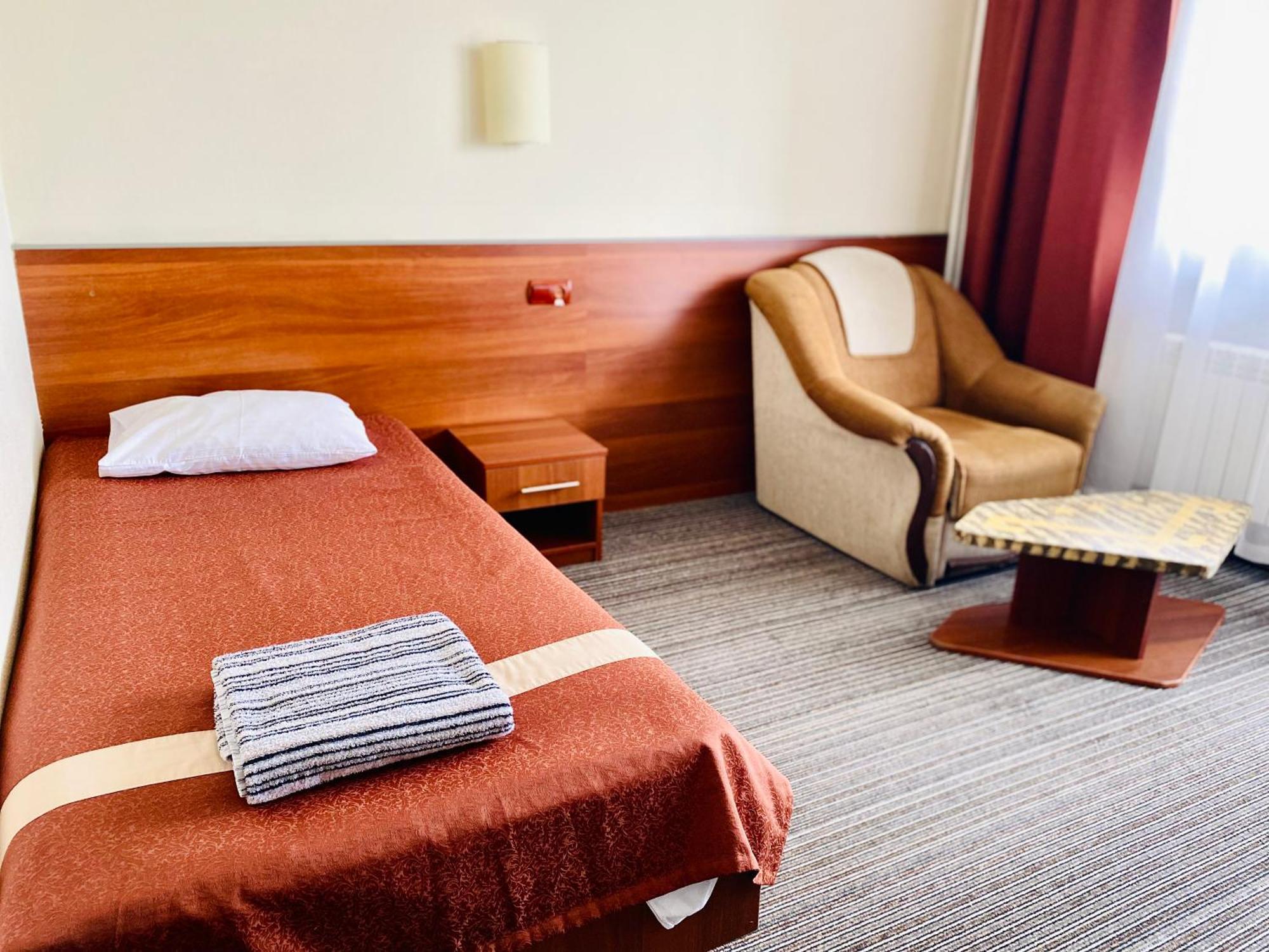 Intourist-Zakarpattia Hotel 乌日霍罗德 外观 照片